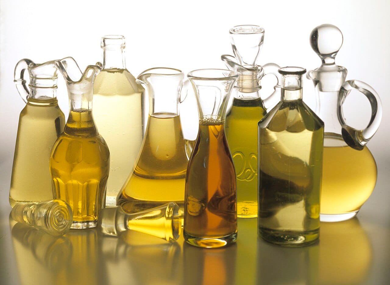 Extra Virgin Olive Oil vs Refined Olive Oil Extra Virgin Olive Oil vs Refined Olive Oil